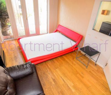 1 bedroom in a flat share to rent - Photo 3