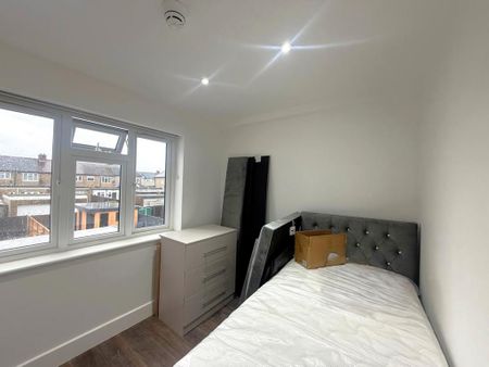 1 bedroom in a house share to rent - Photo 4