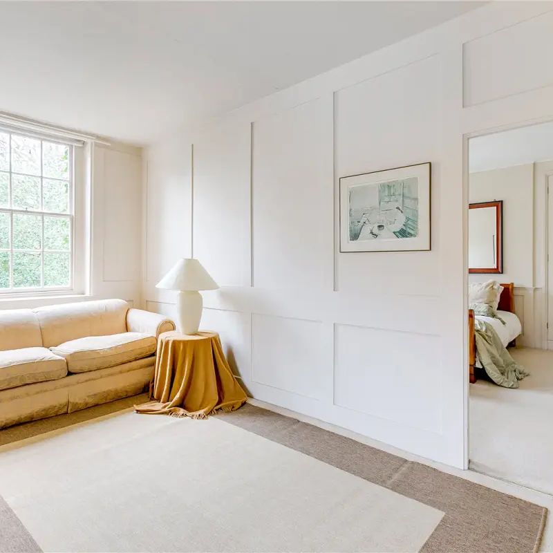 2 bedroom house in Hampstead - Photo 1