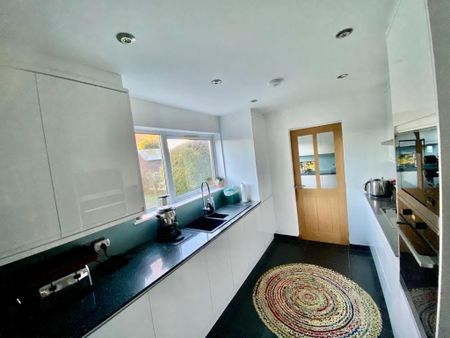 5 bedroom detached house to rent - Photo 4