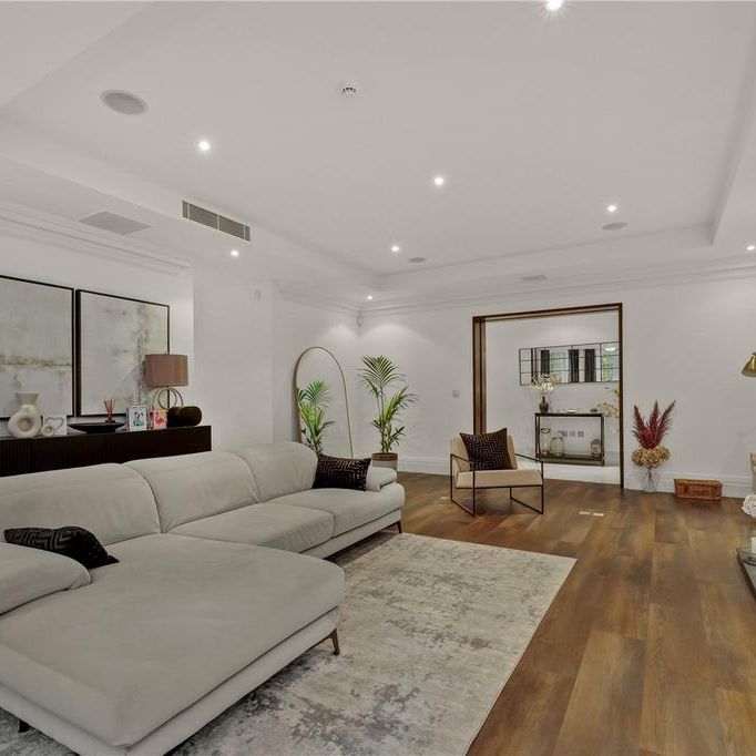 3 bedroom apartment to rent - Photo 1