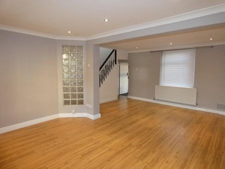3 bedroom terraced house to rent - Photo 2
