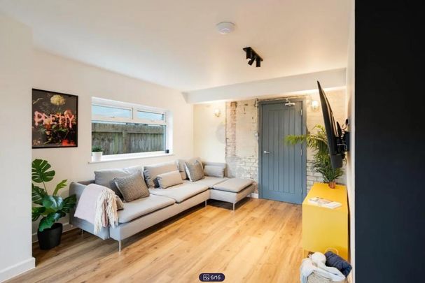 6 bedroom house to rent - Photo 1