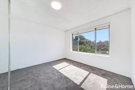 Apartment with 2 bedrooms, 1 bathroom & parking for 1 car - Photo 3