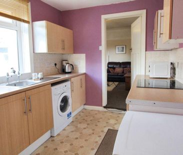 3 bed upper flat to rent in NE6 - Photo 1