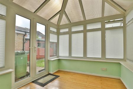 Harry Blunt Way, Scarning, DEREHAM - Photo 4