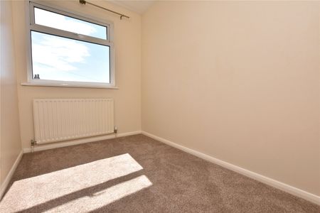 14, Royston Hill, East Ardsley, Wakefield, West Yorkshire, WF3 2HG - Photo 4