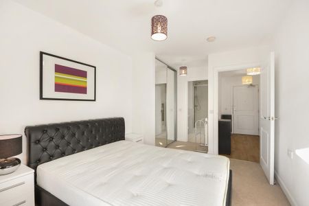 3 bedroom flat to rent - Photo 5