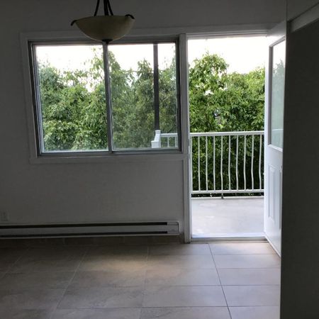 appartement a louer 3 e.etages 4-1/2 non chauffée - Photo 3