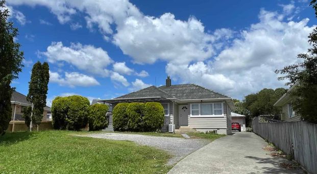 Freshly Renovated and looking fantastic! - Photo 1