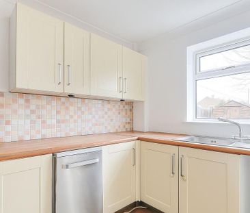 3 bedroom semi-detached house to rent - Photo 2