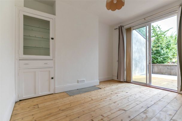 Greenfield Avenue, - Photo 1