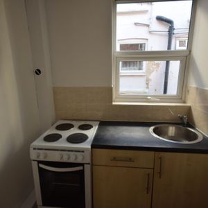 Studio to rent - Photo 2