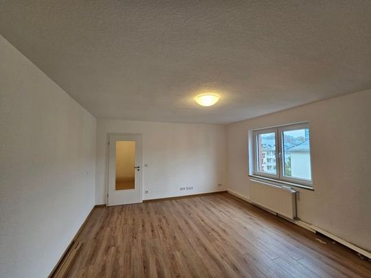 Renovierte 2-Zimmer Wohnung mit Küche im gepflegten Altbau - Foto 1