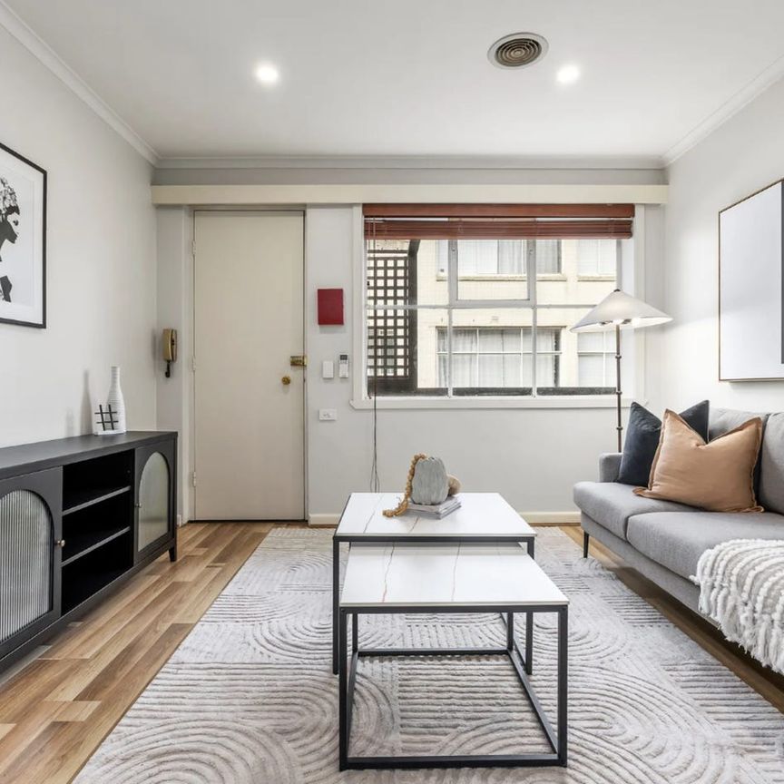 Light-Filled, Spacious Living in a Prime Elwood Location - Photo 1