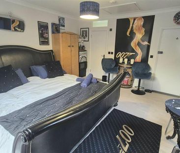 4 bedroom apartment to rent - Photo 3