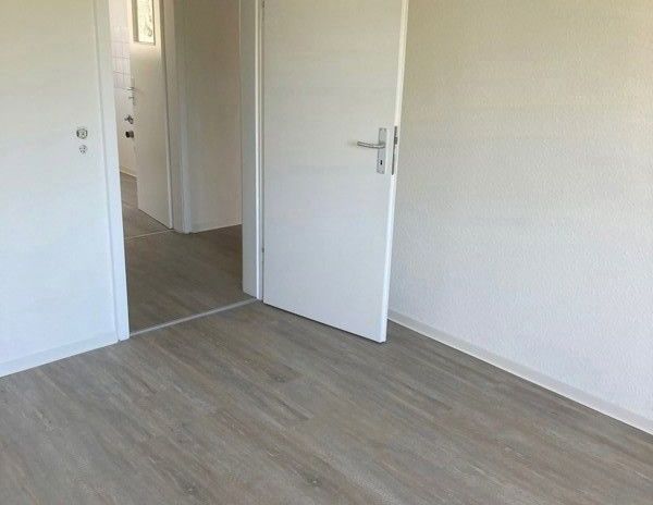 Neu-renovierte 3 Zimmer-Wohnung nur mit passendem Wohnberechtigungsschein - Foto 1