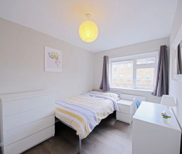 28 Hereford Street – Room 4 - Photo 1