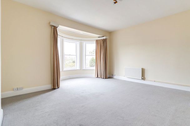 A 1 Bedroom Flat in The Park GL53 0JX - Photo 1