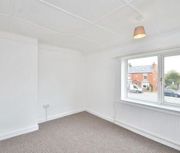 3 bedroom end of terrace house to rent - Photo 4