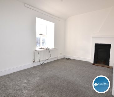 2 bedroom character property to rent - Photo 2