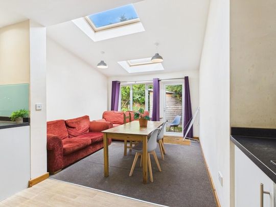 6 bedroom terraced house to rent - Photo 1