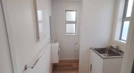 Partial furnished close to public transport - Photo 3