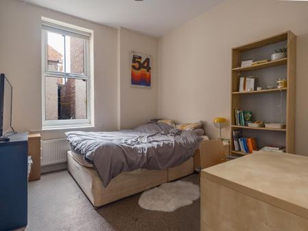 3 bedroom ground floor flat to rent - Photo 3