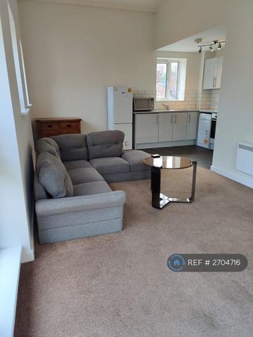 2 bedroom flat to rent - Photo 4