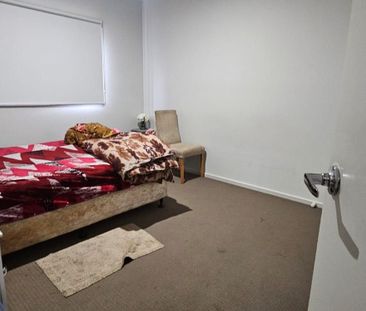 Prime Location! - Photo 2