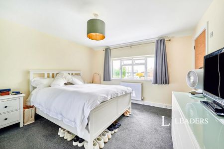 5 bedroom semi-detached house to rent - Photo 3