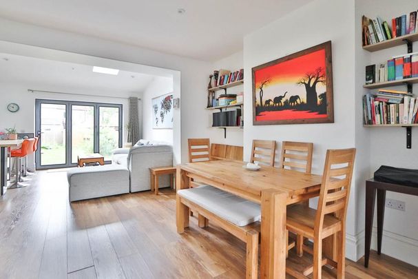 3 bedroom end of terrace house to rent - Photo 1