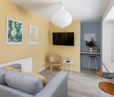 6 bedroom semi-detached house to rent - Photo 1