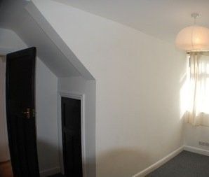 Fantastic Highly Desirable 2-bedroom apartment – rent direct from... - Photo 6