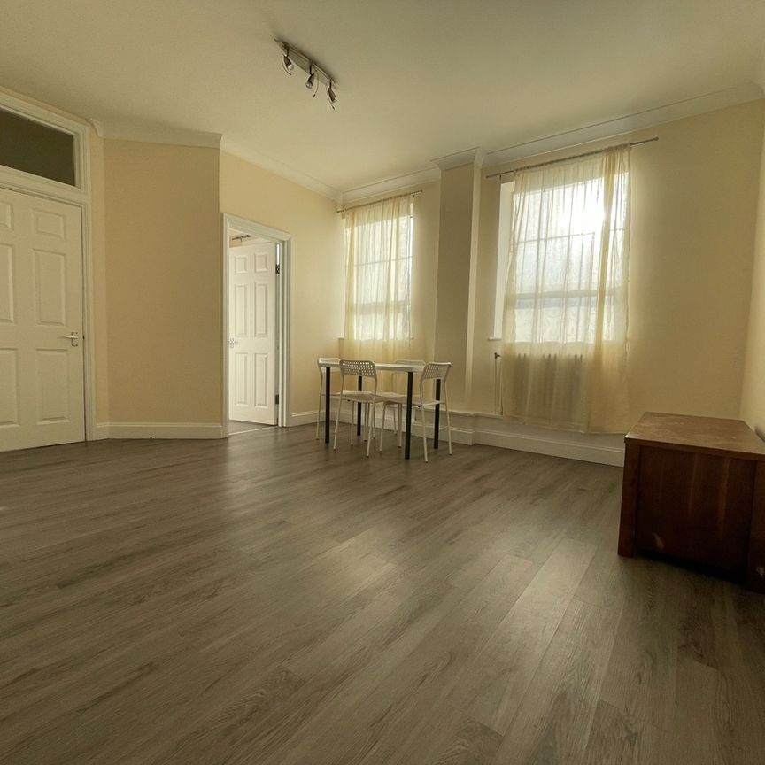 2 Bed Flat, Albert Road South, SO14 - Photo 1