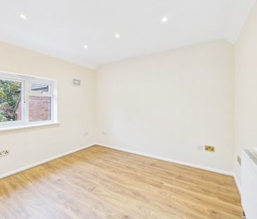 Woodside Road, Amersham, Buckinghamshire,HP6 - Photo 2