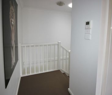 9/8 Angophora Drive, Warabrook - Photo 2