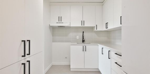 One Bedroom - 1620 Avenue Victoria, Greenfield Park - Photo 2