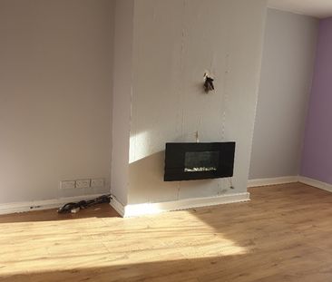 3 Bed Semi-Detached House, Hollin Park Crescent, LS8 - Photo 1