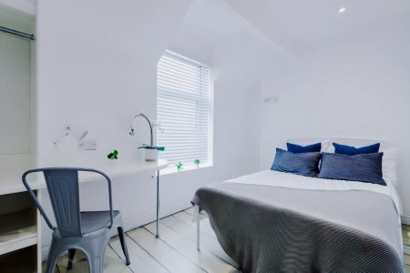 5 Bed 2 Bath - Photo 4