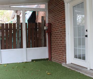 For Lease - 137 Jansen Avenue, Kitchener, Ontario - Photo 2