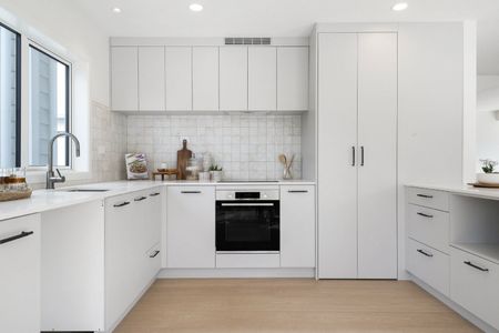 Luxury Living in the Heart of Devonport! - Photo 2