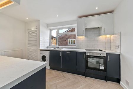 2 bedroom maisonette to rent - Photo 4