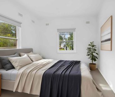 Paddington 1 Bedroom + Sunroom apartment in convenient location - Photo 2