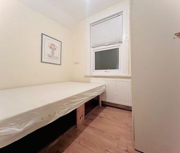 4 bedroom terraced house to rent - Photo 2