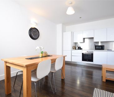 2 bedroom Flat in Kings Road, Reading - Photo 3