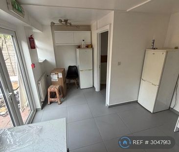 6 bedroom terraced house to rent - Photo 4