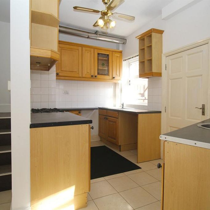 5 bedroom end of terrace house to rent - Photo 1