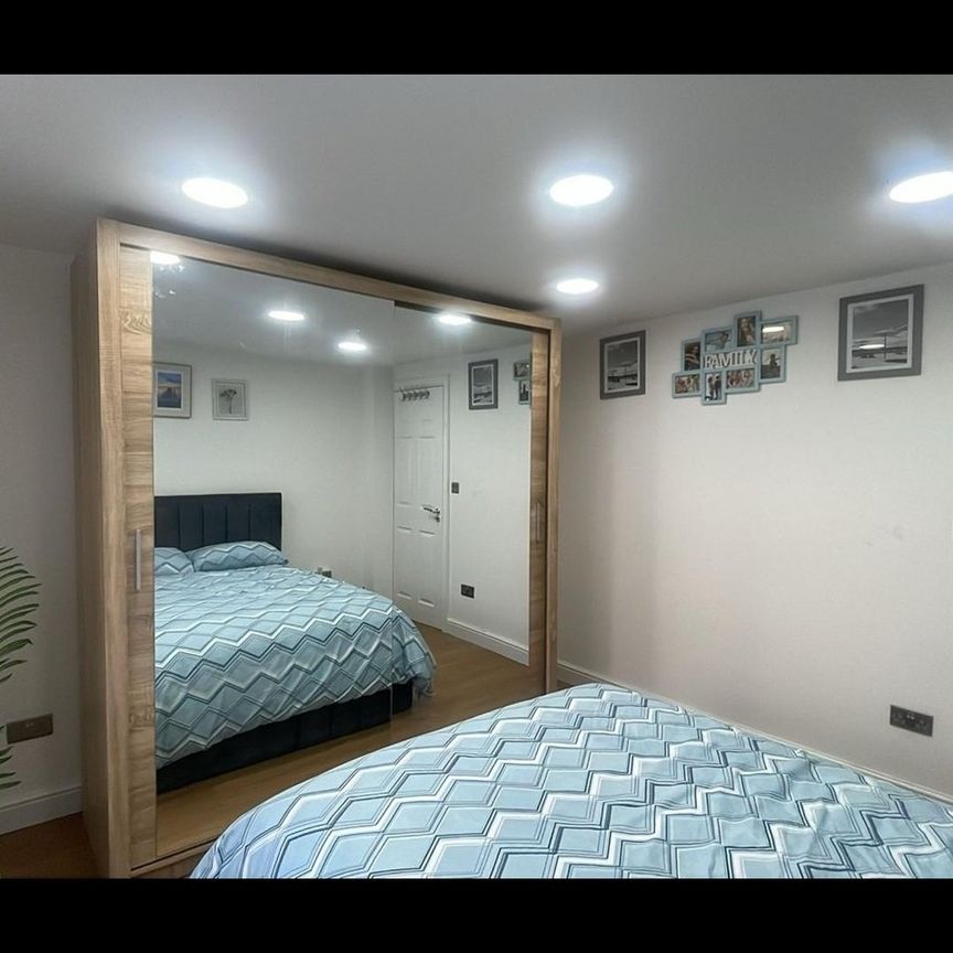 2 Bed Flat, Empress Avenue, IG1 - Photo 1