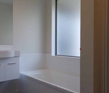 Modern Family Home in Sought-After Faringdon - Photo 1